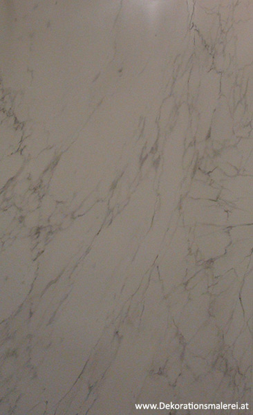 Carrara marmoriert